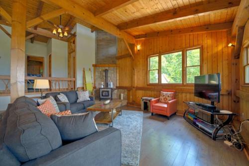Magnolia Mountain Home