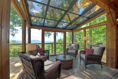 Magnolia Mountain Home