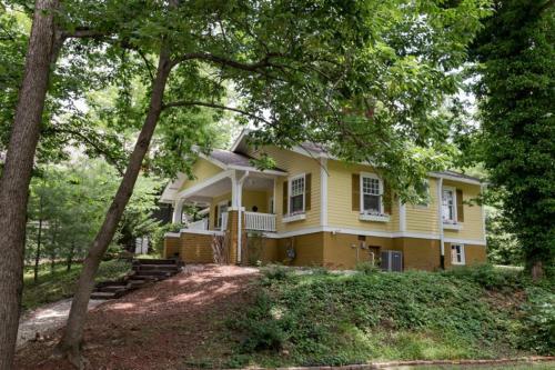 Bed & Breakfast Cedar Crest Inn