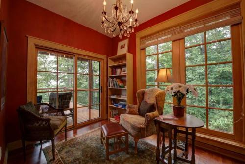 Eagle's Wing Lodge Home