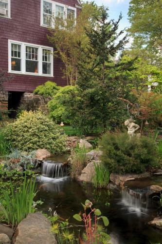 Bed & Breakfast 1889 Whitegate Inn & Cottage
