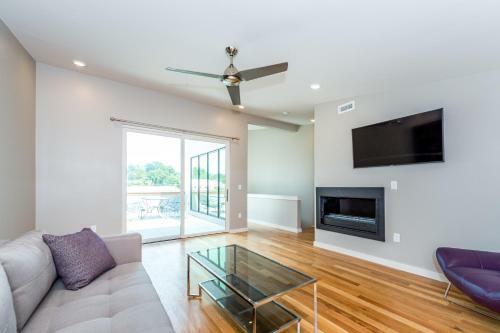 233 Short Coxe Townhouse Unit 8