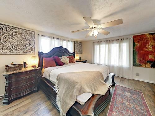 Unique Getaway Near National Forest Home