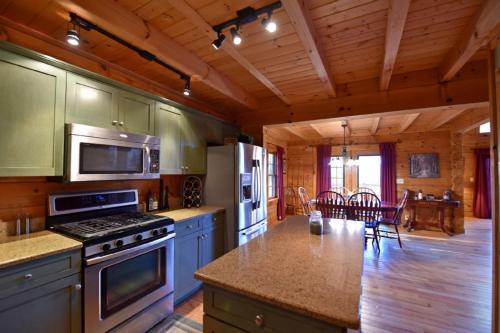 Mountain Oaks Cabin