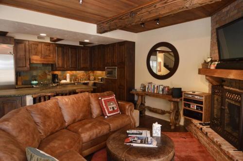 Chateau Roaring Fork Unit 9
