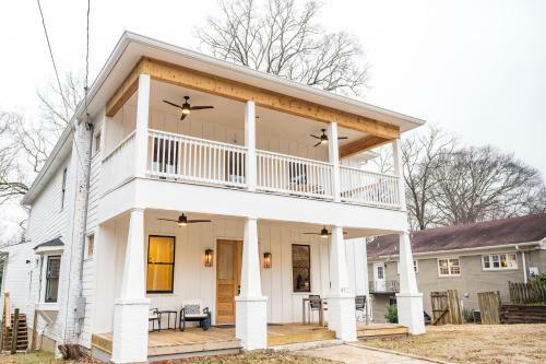 Sharkpad Residence 116a: Designer's, Light Filled Studio Apartment | Newly Renovated!