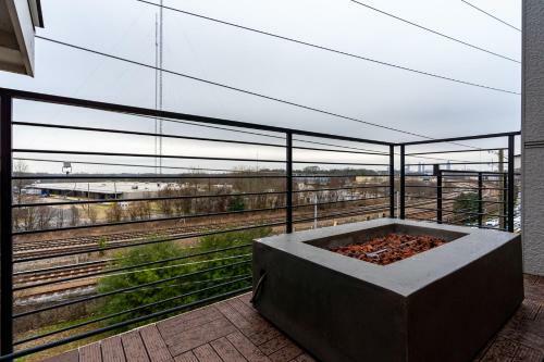Modern Townhome With Rooftop Terrace