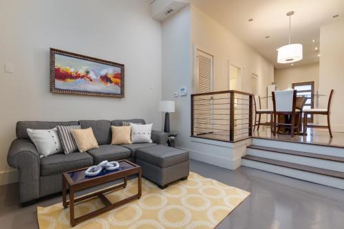 Modern Townhome With Rooftop Terrace