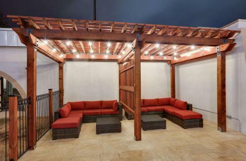 Hotel Ramada By Wyndham Austin South