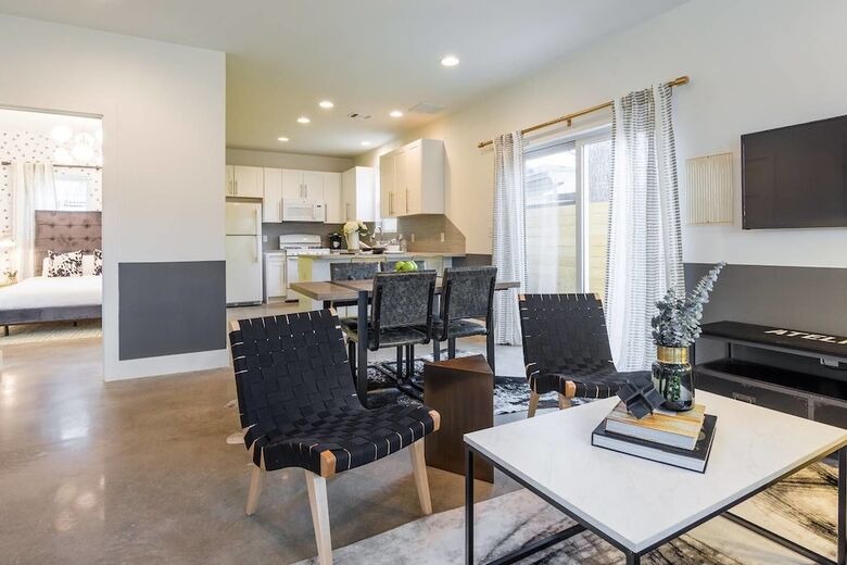 3br East Side Urban Retreat