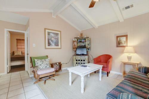 907 E Live Oak St Townhouse Unit 1 And 2