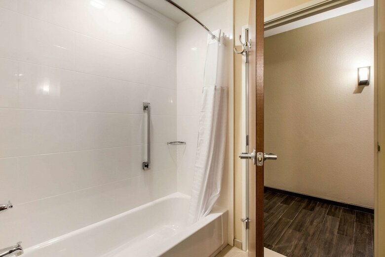 Hotel Comfort Suites - South Austin