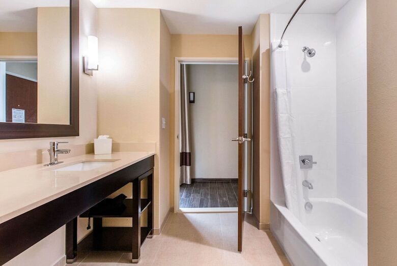 Hotel Comfort Suites - South Austin
