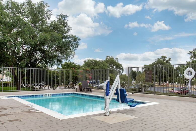 Hotel Comfort Suites - South Austin