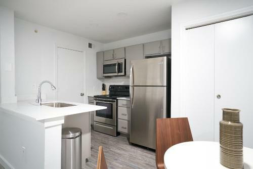 The Domain Premier Suites By Sonder