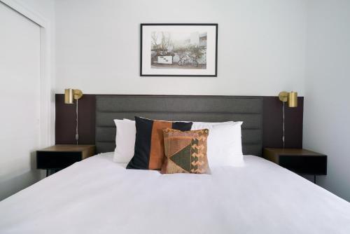 The Domain Premier Suites By Sonder