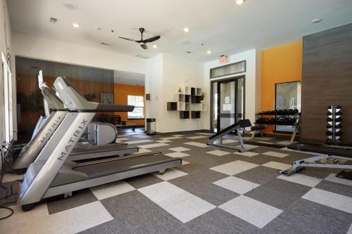 The Domain Premier Suites By Sonder