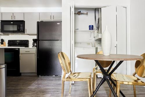 The Domain Premier Suites By Sonder