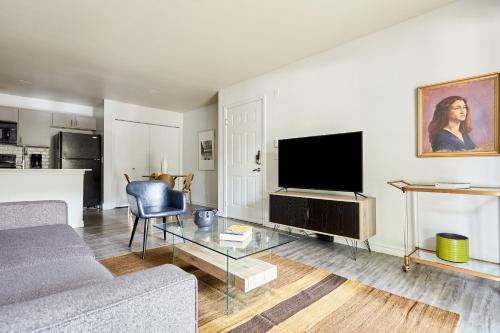 The Domain Premier Suites By Sonder