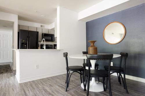 The Domain Premier Suites By Sonder