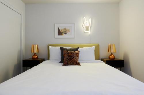 The Domain Premier Suites By Sonder