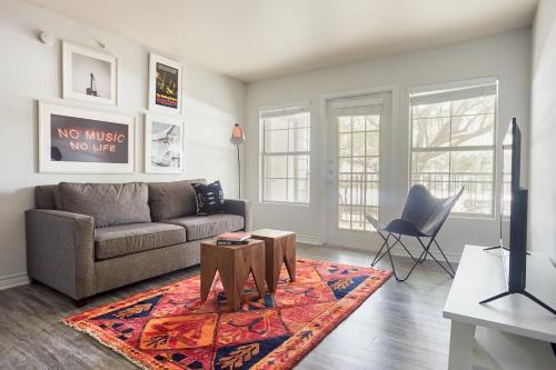 The Domain Premier Suites By Sonder