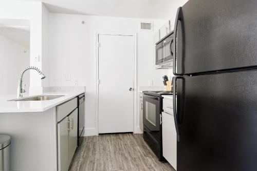 The Domain Premier Suites By Sonder