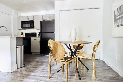 The Domain Premier Suites By Sonder
