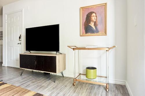The Domain Premier Suites By Sonder
