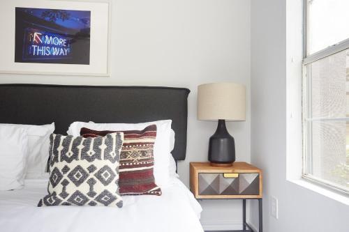 The Domain Premier Suites By Sonder