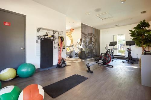 The Domain Premier Suites By Sonder
