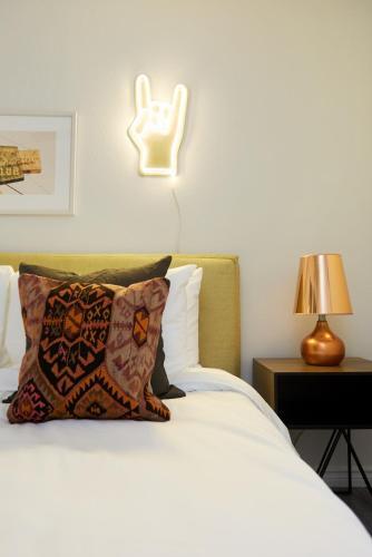 The Domain Premier Suites By Sonder