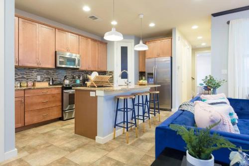 Spacious 3 Br Near Downtown By Domio