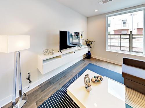 Apartamento 1800 E 4th Street Condo #222