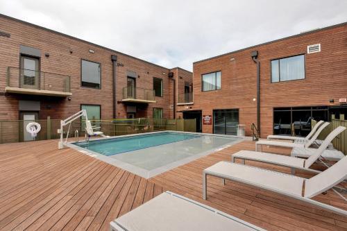 Apartamento 1800 E 4th Street Condo #222