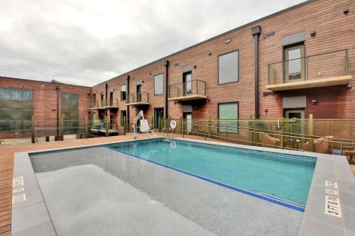 Apartamento 1800 E 4th Street Condo #222