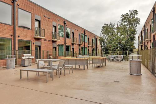 Apartamento 1800 E 4th Street Condo #222