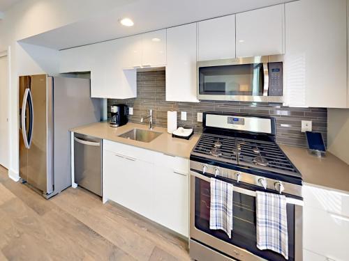 Apartamento 1800 E 4th Street Condo #356