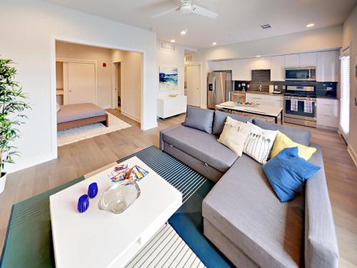 Apartamento 1800 E 4th Street Condo #356