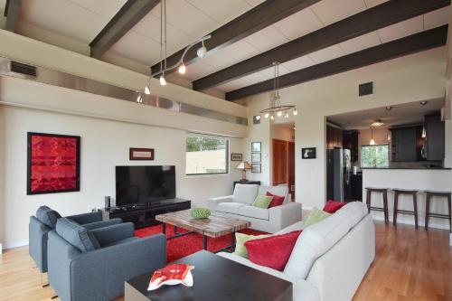 6th Street Penthouse