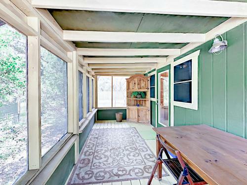 10202 Wommack Rd Cabin