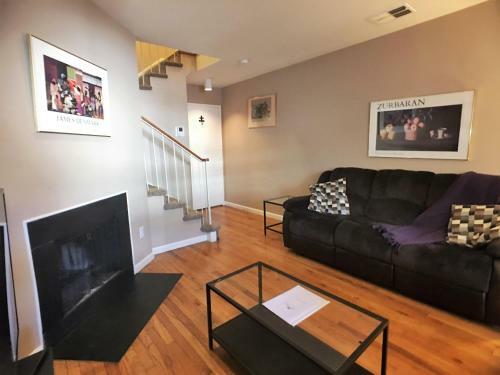 Apartamento Centrally Located Condo W/ Parking