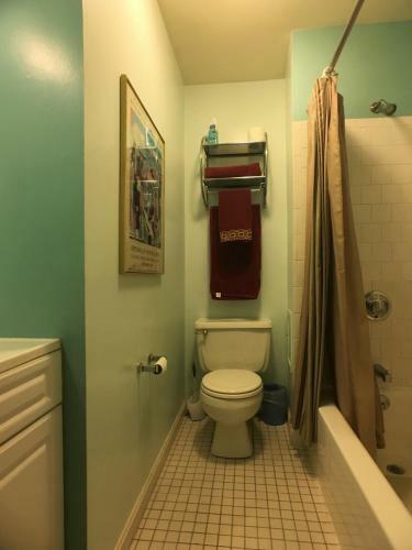 Apartamento Centrally Located Condo W/ Parking