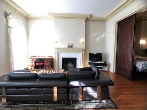 Apartamento Historical, Spacious, Sunny Studio Retreat