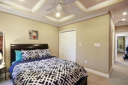 Brick 3br Home In Trendy Neighborhood
