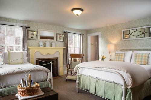Bed & Breakfast The Mast Farm Inn
