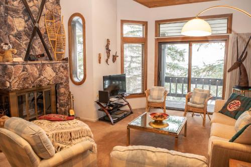126 Ridgepoint Townhouse