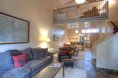 127 Ridgepoint Townhouse