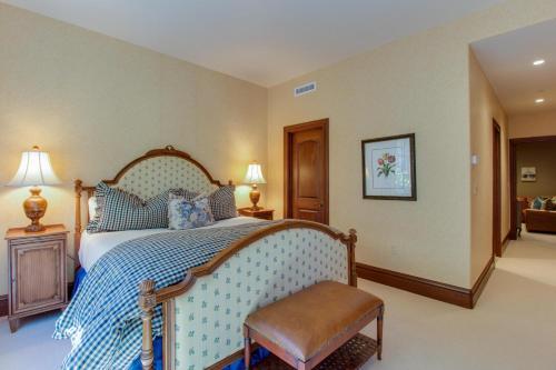 Residence At Village Walk