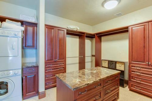Residence At Village Walk